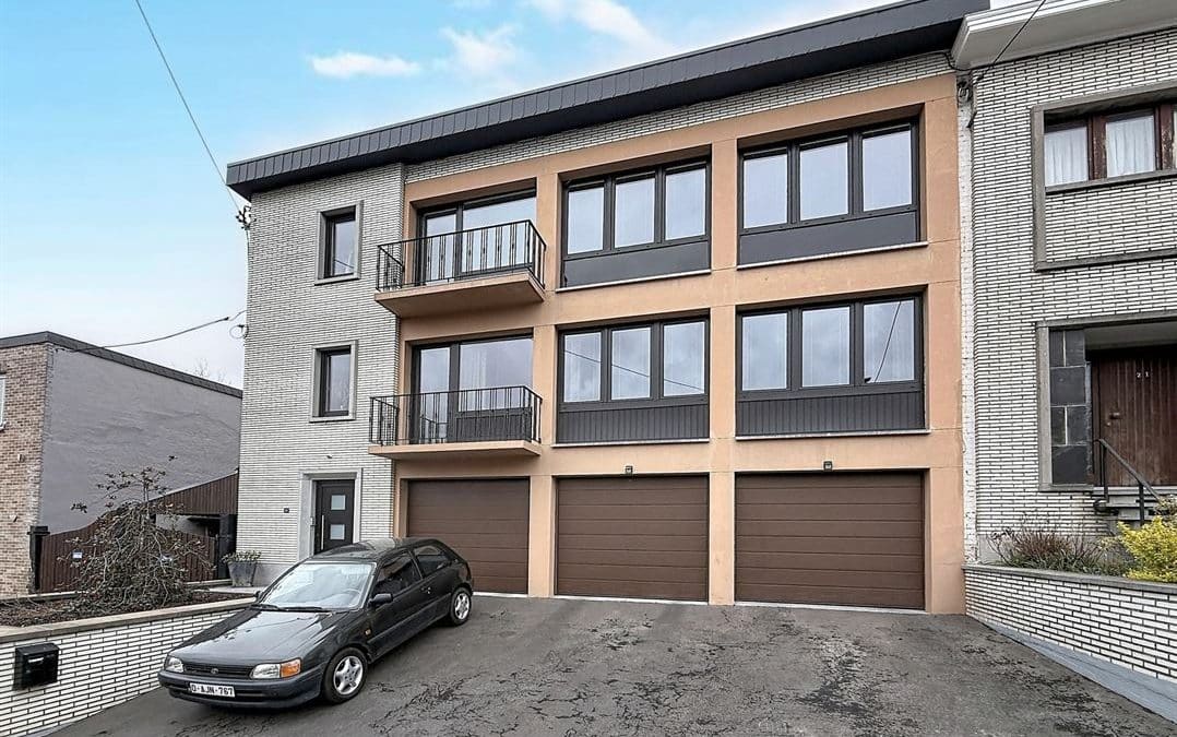 Ensemble de 3 appartements avec garages et jardin – Excellent état – Situation idéale à Jupille